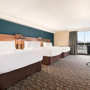 Deluxe Tower Queen Room